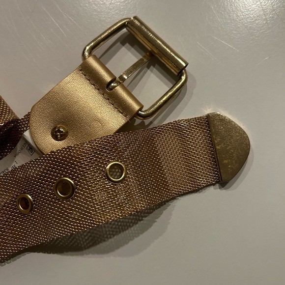 Stylish and Trendy Women's Size Medium Gold Belt - Fashion Accessories - Picture 10 of 11